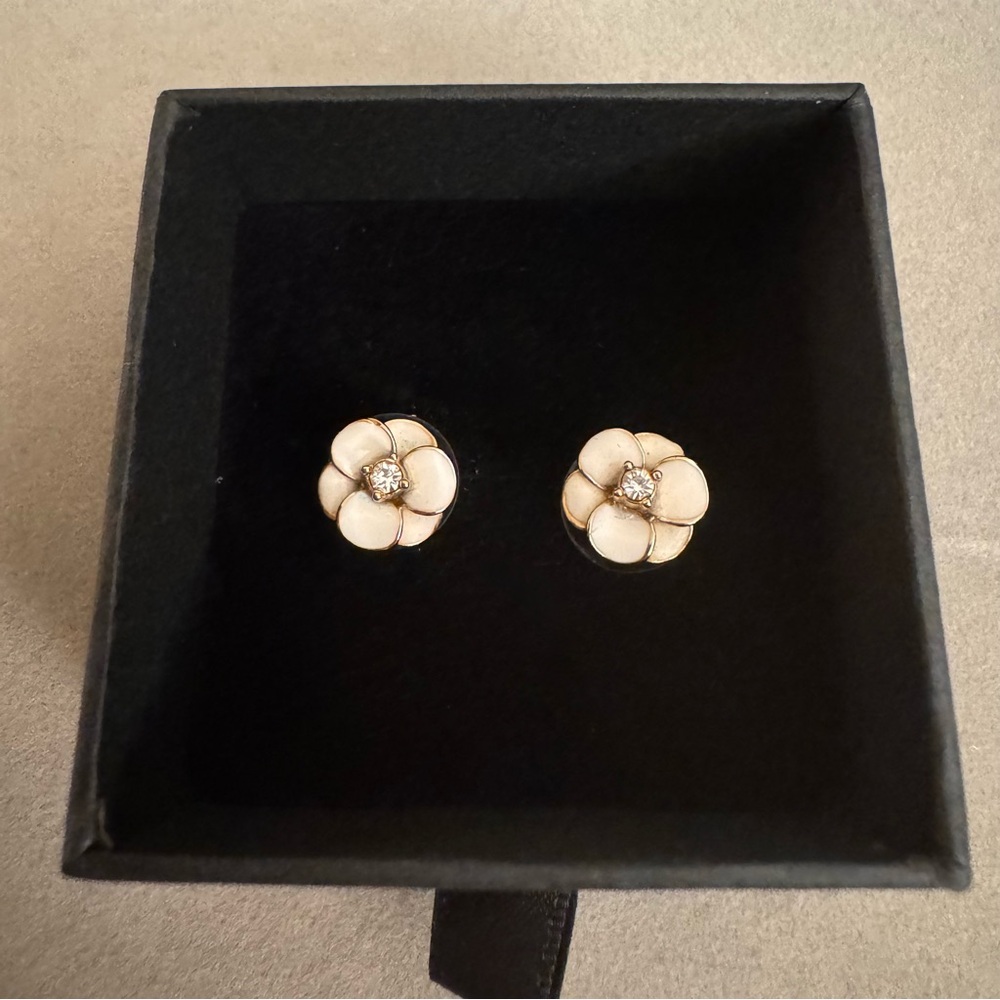 Kate Spade Floral Stud Earrings - White and Gold